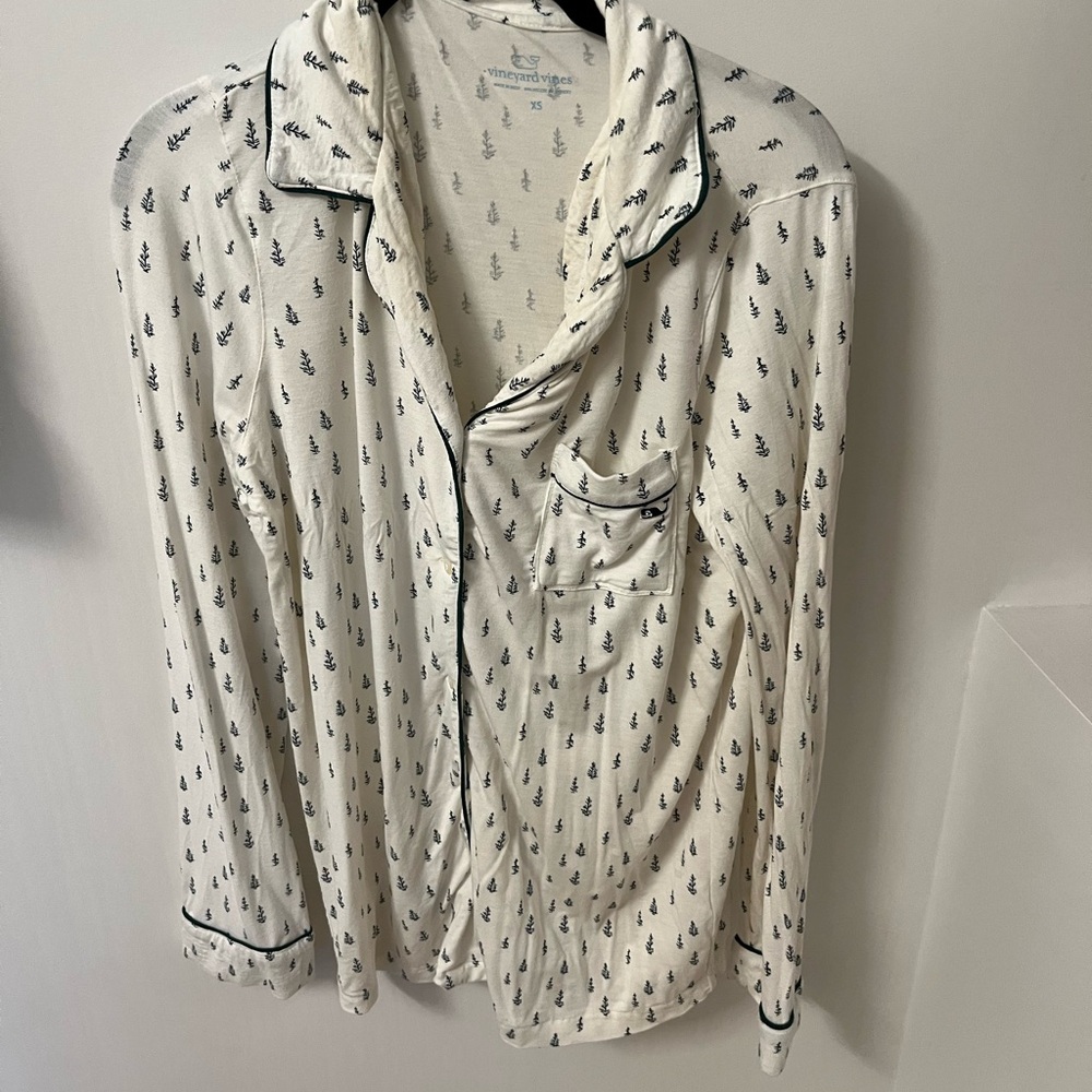 Vineyard Vines Cream and Black Tree Pajama Set